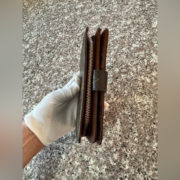 LOUIS VUITTON
Monogram Canvas Porte Papier Zipper Wallet - Picture 6 of 17